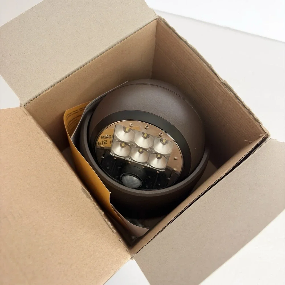 LIGHT IT! Outdoor Light Wireless Motion Activated LED #20031-101 New Bronze